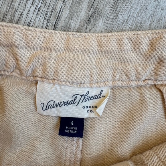 3/$15! Universal Thread Women's Beige Shorts - Picture 7 of 8